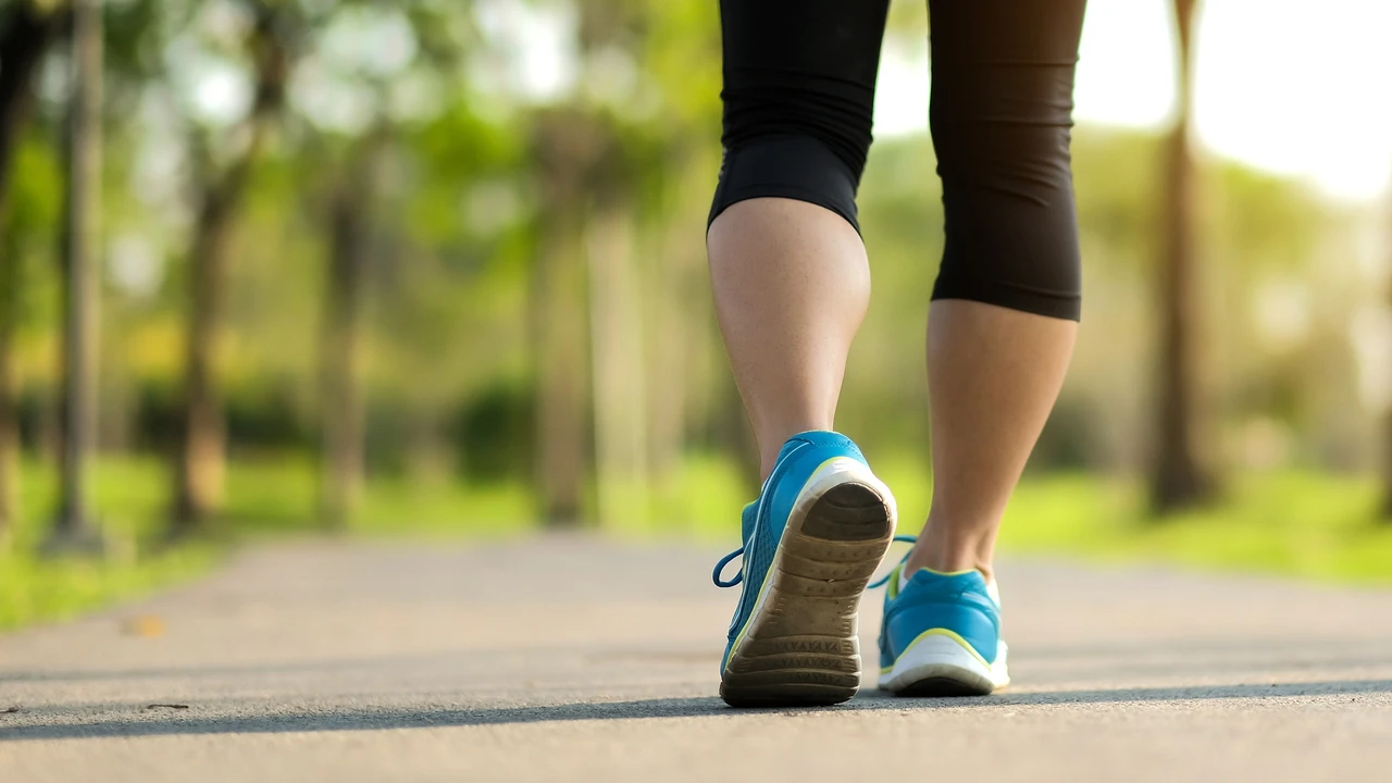 Quale scegliere tra camminare o correre per iniziare con attività fisica